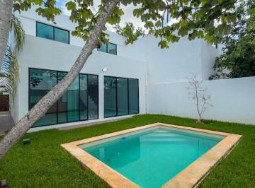 Casa · 275m² · 3 Recámaras · 4 Estacionamientos · Casa en Venta en Parque Central, Mérida, Yucatán.