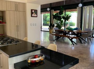 Casa · 383m² · 3 Recámaras · 4 Estacionamientos · Se Vende Casa en Balbanera Polo y Country Club Queretaro Queretaro