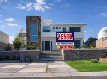 Casa · 400m² · 4 Recámaras · 3 Estacionamientos · Casa - Residencial Vista Real