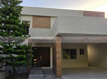 Casa · 381m² · 4 Recámaras · 2 Estacionamientos · Casa en Renta en Bosque de San Pedro