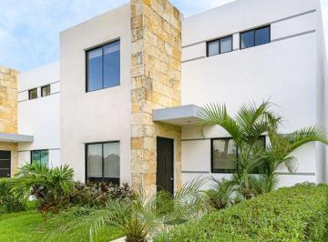Casa de 3 habitaciones, Mérida · Casa en Venta con 3 Recámaras (Una en Planta Baja) en Caucel