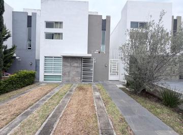 Casa de 3 habitaciones, Tlajomulco de Zúñiga · Cerca de Galerías Santa Anita