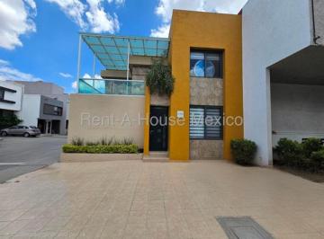 Casa de 3 habitaciones, Querétaro · Milenio III - Renta - Casa en Condominio, Ubicada en Esquina.