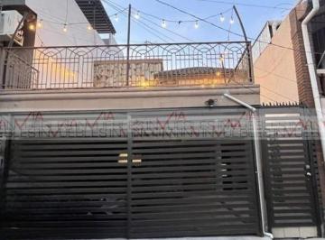Casa · 300m² · 6 Recámaras · 2 Estacionamientos · Casa en Venta en Roma
