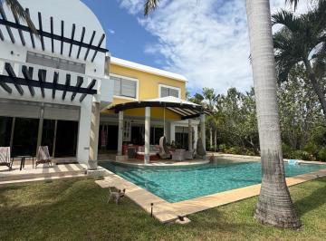 Casa · 650m² · 5 Recámaras · 4 Estacionamientos · Casa - Quintana Roo