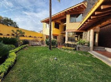 Casa en condominio · 400m² · 5 Recámaras · 3 Estacionamientos · Residencia en Tabachines