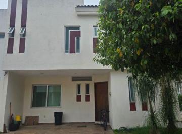 Casa en condominio · 241m² · 3 Recámaras · 2 Estacionamientos · Casa en Renta Coto Sole "Frente Al Tec de Monterrey"