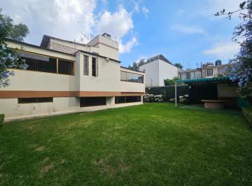 Casa · 425m² · 3 Recámaras · 5 Estacionamientos · Casa en Venta en Jardines de San Mateo, Naucalpan