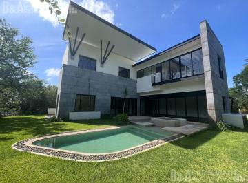 Alberca - Jardín · Casa en Venta o Renta en Cancún Country Club