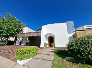 Casa · 431m² · 3 Recámaras · 4 Estacionamientos · Residencia en Venta, La Vista Country Club