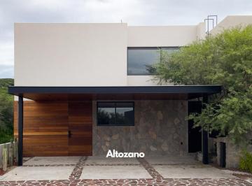 Casa · 200m² · 4 Recámaras · 3 Estacionamientos · Casa en Venta en Altozano Niebla