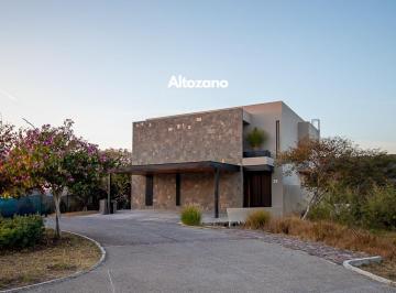 Casa · 377m² · 3 Recámaras · 2 Estacionamientos · Casa en Venta en Altozano El Nuevo Queretaro