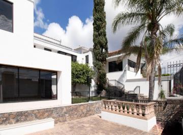 Casa · 3 Recámaras · 2 Estacionamientos · Casa en Renta en Loma Dorada.