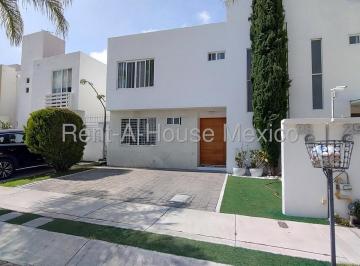 Casa · 158m² · 3 Recámaras · 2 Estacionamientos · Casa en Venta en Lomas del Marqués – Villas Palmira. Opcional Recamara en Pb