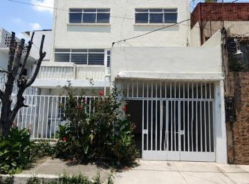 Casa · 238m² · 6 Recámaras · 1 Estacionamiento · Casa en Jardín Balbuena