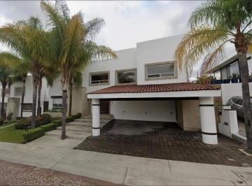 Casa de 4 habitaciones, Querétaro · Casa de 577 m² en Fraccionamiento en Venta en Zona de Crecimiento en Juriquilla!
