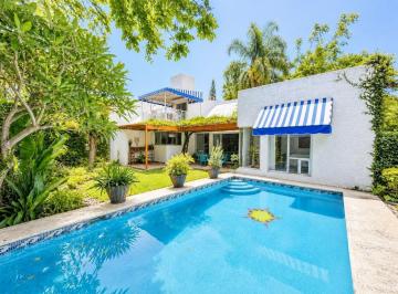 Casa · 339m² · 3 Recámaras · 2 Estacionamientos · Casa en Venta en Fraccionamiento Privado en Col. Cantarranas, Cuernavaca Morelos.