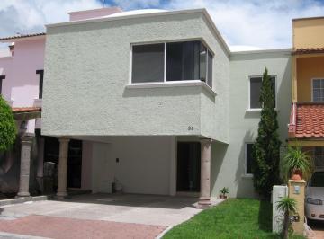 Fachada · Casa en Renta en Privada Bugambilias