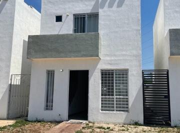Casa · 81m² · 2 Recámaras · 1 Estacionamiento · Casa en Renta/2rec/$7000/paseos de Merida, Poniente