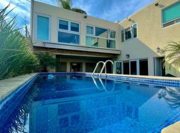 Casa en condominio de 3 habitaciones, Cuernavaca · Palmira. Oportunidad. Linda Residencia. Condominio. Seguridad. Alberca Privada. Acabados de Lujo.