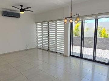Casa de 3 habitaciones, Benito Juárez · Moderna Casa en Renta en Residencial Maderos Cancún