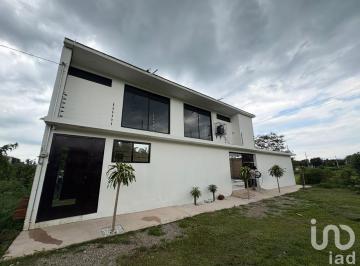 Casa · 250m² · 4 Recámaras · 2 Estacionamientos · Casa en Venta en Conjunto Telminca Morelos