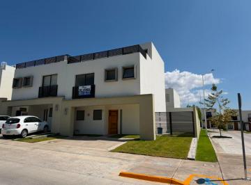 Casa de 3 habitaciones, Tlajomulco de Zúñiga · Casa en Renta en Coto Yucatán, Adamar – La Mejor Ubicación del Coto