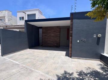 Casa de 2 habitaciones, León · Renta de Casa en Mayorazgo Salida Leon Silao