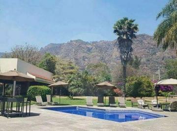 Casa · 800m² · 16 Recámaras · 6 Estacionamientos · Casa en Renta en Tepoztlán Centro