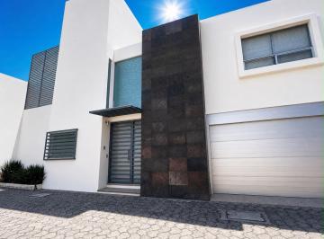 Casa · 221m² · 3 Recámaras · 2 Estacionamientos · Casa en Ex - Hacienda Morillotla