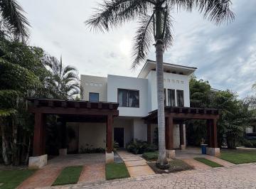 b79725934a17ca78f2857388c8481003bb6ede8112b4f97eabe143ad9f6603f5 · Villa Amueblada de 3 Recámaras en Harmonia, Dentro del Yucatán Country Club.