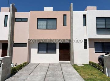 Casa de 3 habitaciones, Querétaro · Altos de Juriquilla Rento Casa en Privada con 3 Recamaras 3 Baños 2 Coches