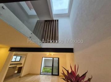Casa de 4 habitaciones, Querétaro · Casa Totalmente Remodelada en Venta en Carretas | Ubicacion Privilegiada
