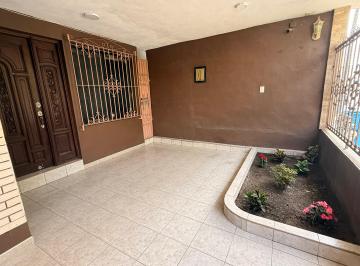 Casa de 4 habitaciones, San Nicolás de los Garza · Casa en Las Puentes (Con Excedente de Terreno)