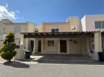 Casa · 170m² · 3 Recámaras · 2 Estacionamientos · Casa en Venta en El Castaño