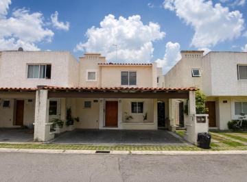 Casa · 150m² · 3 Recámaras · 2 Estacionamientos · Casa en Venta en El Castaño