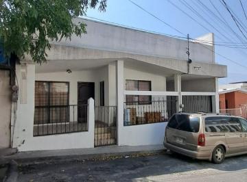 Casa · 210m² · 4 Recámaras · 2 Estacionamientos · Casa en Renta Lopez Mateos, Santa Catarina