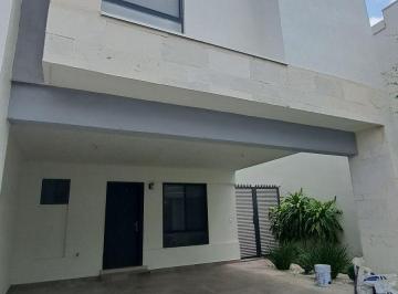 Casa · 250m² · 3 Recámaras · Casa en Renta Dominio Cumbres, Garcia