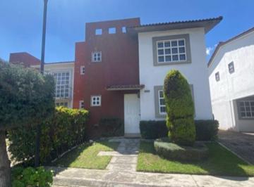Casa · 110m² · 3 Recámaras · 2 Estacionamientos · Casa en Renta en Calimaya Villas del Campo
