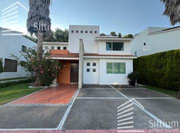 Casa · 280m² · 4 Recámaras · 2 Estacionamientos · Casa en Venta - Hacienda Cantalagua - 400 m²