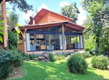 Casa en condominio · 240m² · 3 Recámaras · 2 Estacionamientos · Casa en Renta en Condominio a 6 Minutos de Barrio 28 y La Autopista | Acatitlán, Valle de Bravo