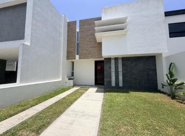 Casa · 170m² · 3 Recámaras · 2 Estacionamientos · Casa en Renta Lomas de La Rioja Riviera Veracruzana
