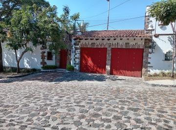 Casa · 690m² · 4 Recámaras · 4 Estacionamientos · Exclusiva Casa en Venta en Vista Hermosa con Alberca Climatizada y Arquitectura Tipo Hacienda