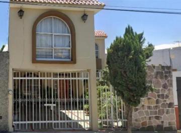 Casa de 3 habitaciones, Morelia · Recuperación Bancaria en Plan de Ayutla, Morelia!