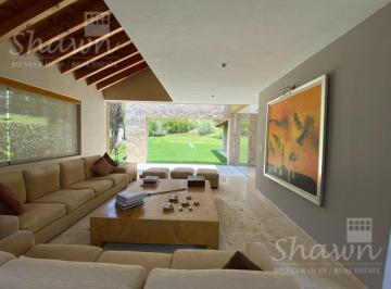 Casa · 550m² · 3 Recámaras · 4 Estacionamientos · Casa en Venta y Renta en Club de Golf Los Encinos