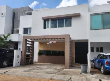 Casa de 3 habitaciones, Cancún · Casa en Renta en Residencial Arbolada, Zona Huayacán