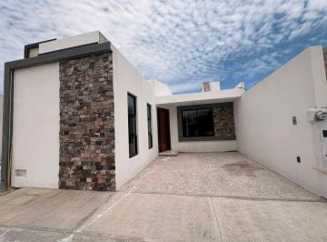 Casa de 3 habitaciones, Tequisquiapan · Casa de 1 Planta con 3 Recamaras en Fraccionamiento Privado, Doble Altura en Sala y Comedor