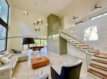 Casa · 500m² · 5 Recámaras · 3 Estacionamientos · Casa en Renta y Venta en Lagos del Sol