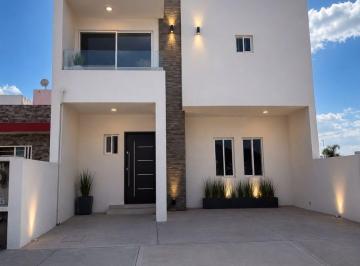 Casa de 4 habitaciones, San Juan del Río · Casa con 4 Recamaras en Lomas de Banthi, Recamara con Baño Completo en Planta Baja