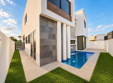 Casa · 277m² · 3 Recámaras · 2 Estacionamientos · Casa en Punta Tiburón con Alberca y Jardín